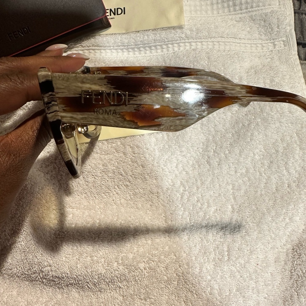 Fendi Roma Sunglasses Excellent condition - Picture 2 of 7